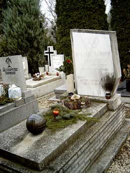 Graf van Dr. Lakat Károly op het kerkhof van Farkasreti in Budapest. 