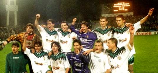 Het team van Ferencvárosi TC dat de campagne 1995-1996 in de Champions League speelde.