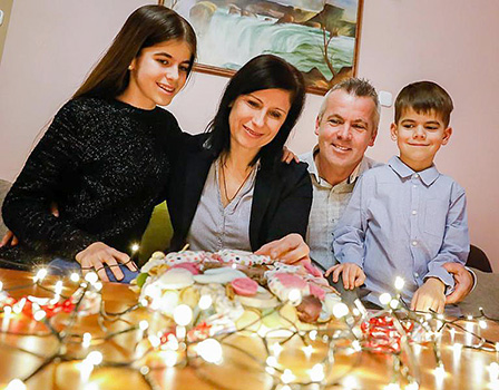 De familie HÉRINCS-MARKÓ met Kerst 2017.