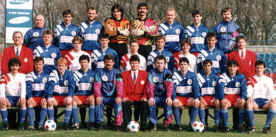 ... en met Vác FC-Samsung 1993-1994 (zittend 2de van rechts).