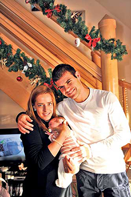 Kerstmis 2013: Nemanja en Nóra met de kleine Tijana.