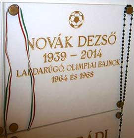 Het graf van Novák Dezsõ in de crypte van de Szent István Bazilica. 