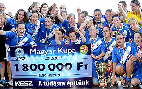 ...en de overwinning vierend van het behalen van de Beker van Hongarije met MTK in 2013.