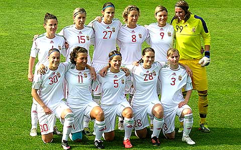 De nationale ploeg van Hongarije, met Pádár staande derde van rechts