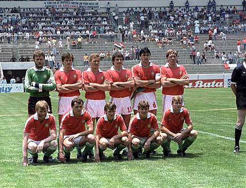 Péter Zoltán (staand 2de van links) met de Nationale ploeg van Hongarije.