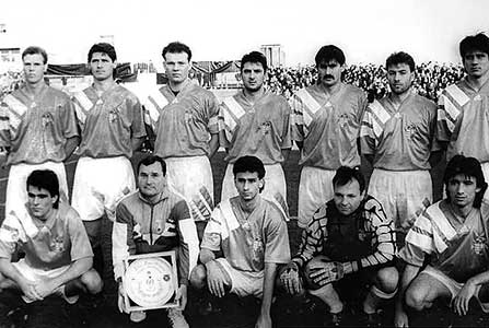 Het Hongaars nationaal elftal, met doelman Petry, voor de wedstrijd tegen Letland op 8 maart 1995 (winst 3-1).