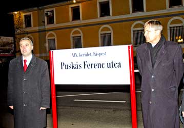 17 november 2007: de 'Puskás Ferenc utca' wordt ingehuldigd...