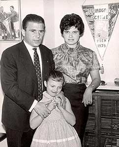 Ferenc met vrouw Erzsébet en dochtertje Anikó.