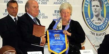 Bekendmaking Puskás Ferenc-trofee met Sepp Blatter en Erzsébet Puskás.