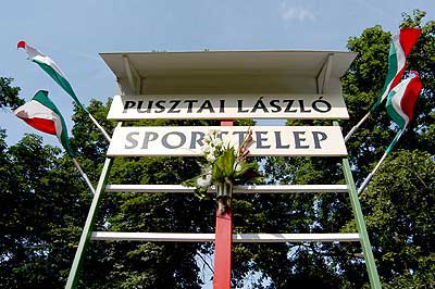 Het Stadion van Szentesi Kinizsi dat naar Pusztai, haar vroegere speler, genoemd werd.