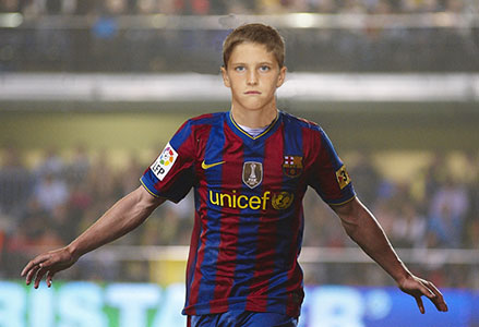 De jonge Sallai Roland in 2011 met het truitje van FC Barcelona