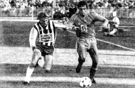 ...en twee actiescènes tijdens een wedstrijd Bp. Honvéd-Ferencvárosi TC door Honvéd met 2-0 gewonnen.