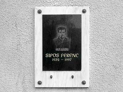 Gedenkplaat voor Sipos Ferenc. 