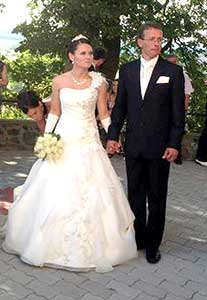 Smuczer Angéla en Hummel Zoltán bij hun huwelijk in juli 2012.