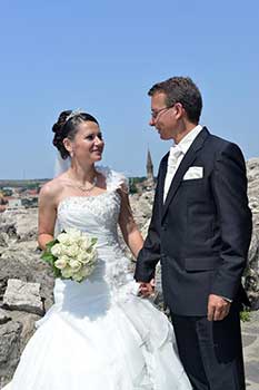 Smuczer Angéla en Hummel Zoltán bij hun huwelijk in juli 2012.