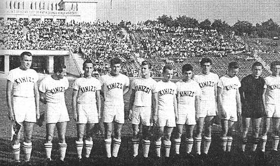 Het team van Bp. Kinizsi met Szabó László.
