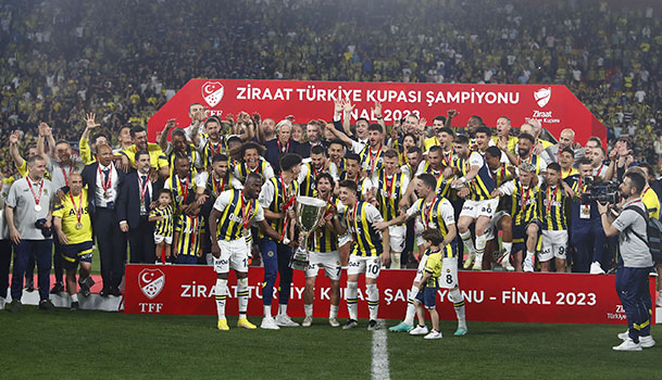 Met Fenerbahçe SK winnaar van de Beker van Turkije in 2023.