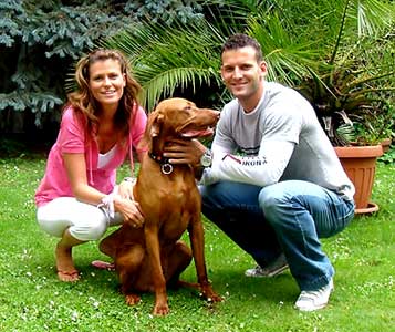 Szélesi ùet zijn vrouw en hun hond in juli 2008.