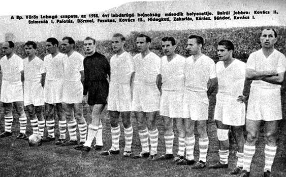 Het team van Vörös Lobogó 1955 met tweede van links Szimcsák István.