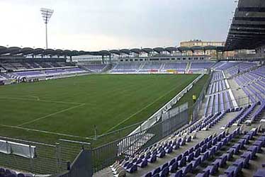 Het Szusza Ferenc Stadion van Újpest. 