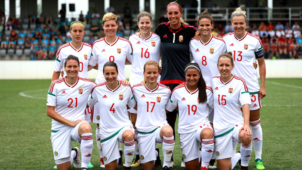 Het Hongaarse team met Tóth Aleandra (tweede van rechts:) in juni 2018.