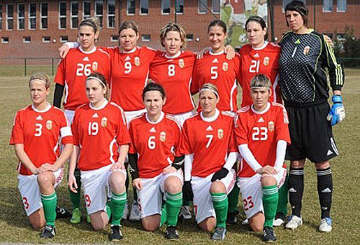 De nationale ploeg van Hongarije met ondermeer Tóth I Alexandra. 