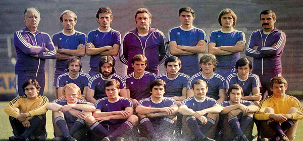 Dunai III Ede samen met het team van Újpest Dózsa 1977.