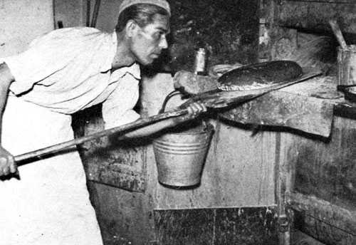 Turay József werkzaam als bakker.