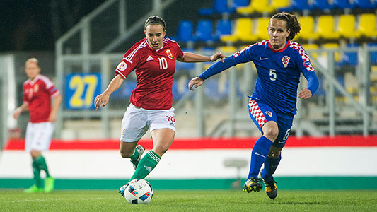 Vágó Fanny tijdens een interland tegen Kroatië op 11 oktober 2017.