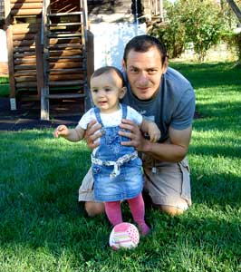 Vanczák in september 2011 met zijn toen 11 maanden oud dochtertje, Vivien.