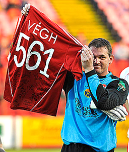 Végh Zoltán toen hij het record van meeste competitiewedstrijden in de NB I op zijn naam bracht.