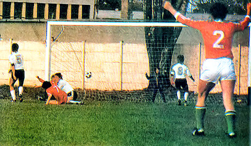 Het winnend doelpunt aangetekend door Vrábel Ibolya (nr. 7).