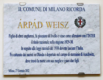 Gedenkplaat ter ere van Weisz Árpád in Milaan. 