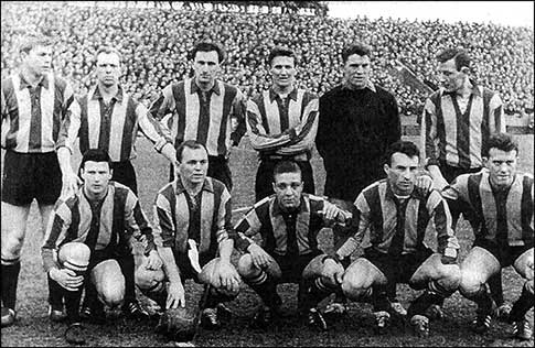 FC Mechelen 1963-1964 voor de thuiswedstrijd tegen RSC Anderlecht (0-2)