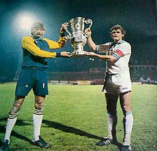 Zombori en Mészáros Ferenc in 1981 met de gewonnen Beker van Hongarije. 