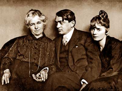 Endre met zijn moeder en Csinszka, in Budapest 1915.