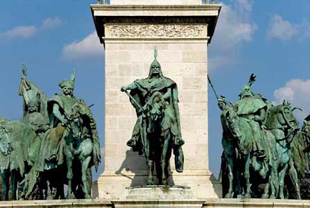 Standbeeld van Árpád op het Heldenplein in Budapest. 