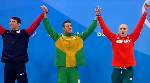 Cseh László (rechts) naast Michael Phelps en Chad le Clos (alle drie ex aequo zilver) op de 100 meter vlinderslag op de Olympische Spelen van 2016 in Rio.