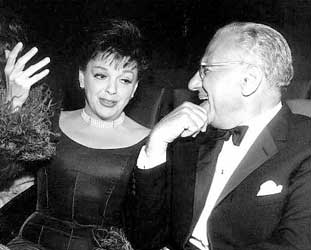 grapjes makend met Judy Garland