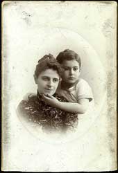 Déry Tibor en zijn moeder