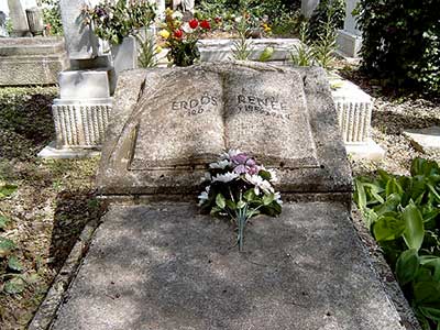 Het graf van Erdõs Renée op het Farkasréti kerkhof in Budapest.