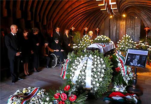 Begrafenisdienst van Gyarmati Dezsõ.
