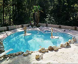 Jayne Mansfield's hartvormig zwembad.