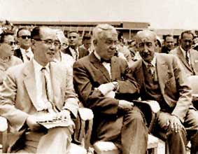 Hideki Yukawa, Harold Clayton Urey en George de Hevesy, drie Nobelprijswinnaars. 
