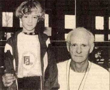 Katinka met haar grootvader Bakos László in 1999.