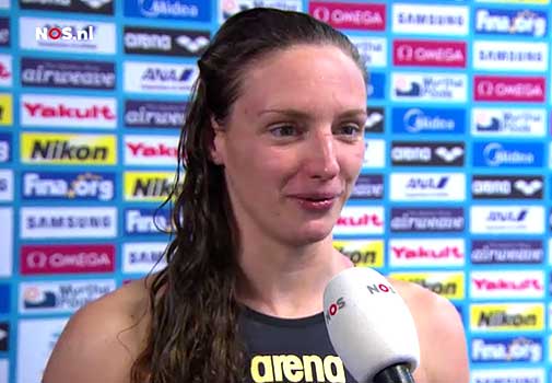 Katinka wordt geïnterviewd na het behalen van haar zevende gouden medaille op het WK 2016 kortebaan in Winsor. 