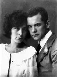 József Attila met zijn zus Etelka in 1923.