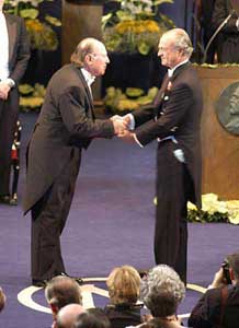 Kertész Imre ontvangt de Nobel Prijs Literatuur 2002