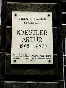 Een herdenkingsplaat voor Koestler Artúr.