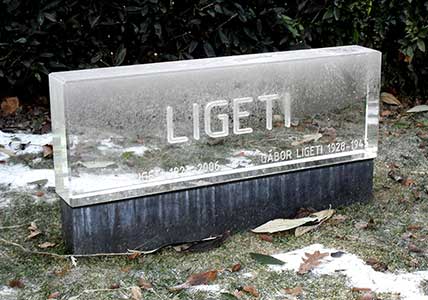 Het graf van Ligeti György op het kerkhof Zentralfriedhof in Wenen. 